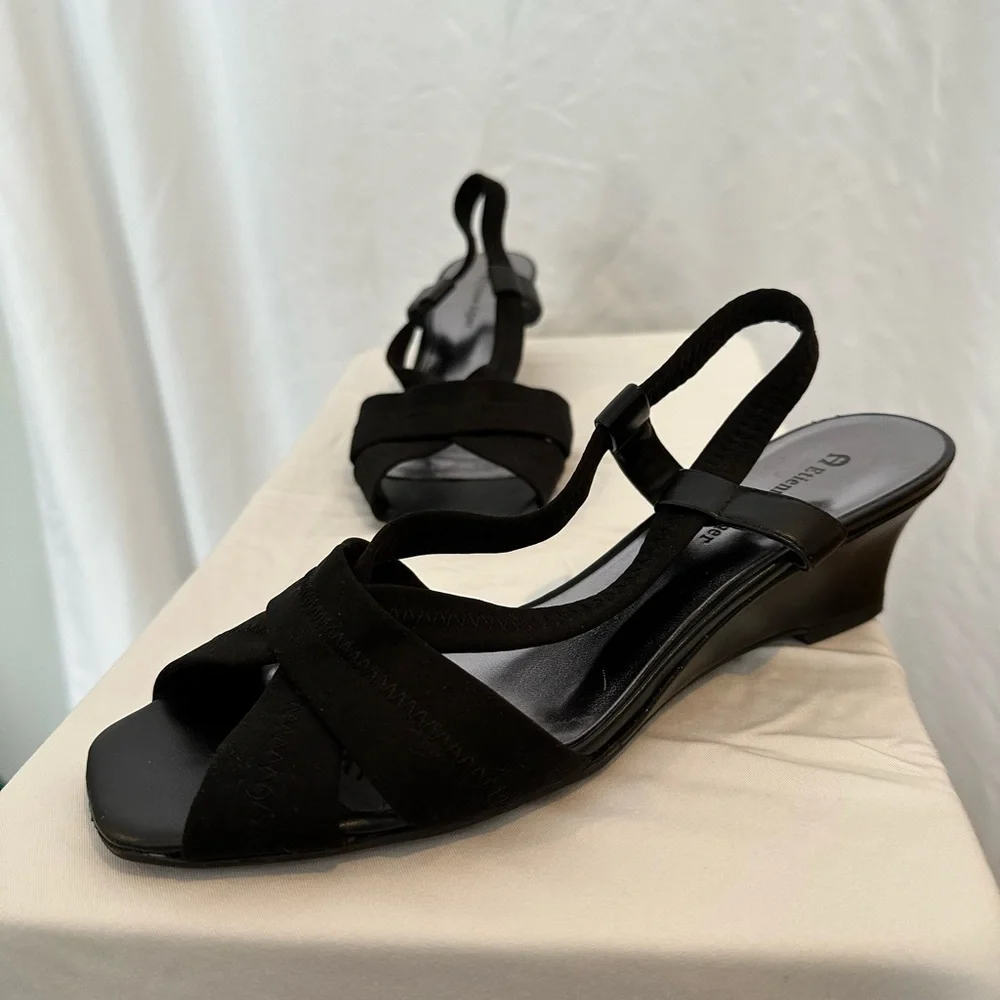 Black Open Toe Strappy Low Heel - Picture 3 of 8